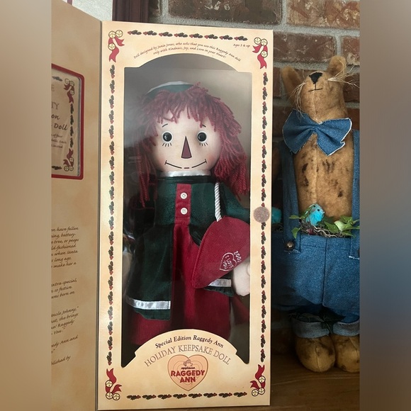 Raggedy Ann Special
Edition Collector Holiday
Keepsake Doll - Picture 4 of 10